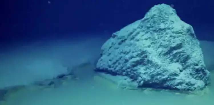 sea, deadly pool,
