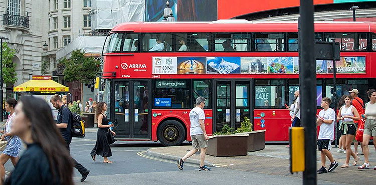 Campaign on 100 London buses celebrates Pakistan’s Diamond Jubilee