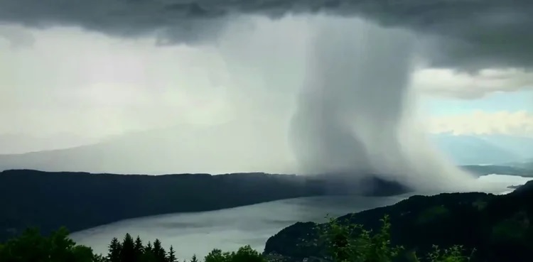 cloudburst neelum valley