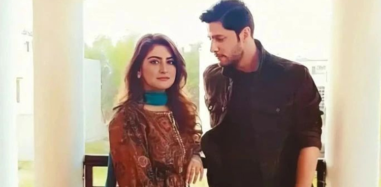 hiba bukhari, hiba bukhari actor, arez ahmed, viral picture,