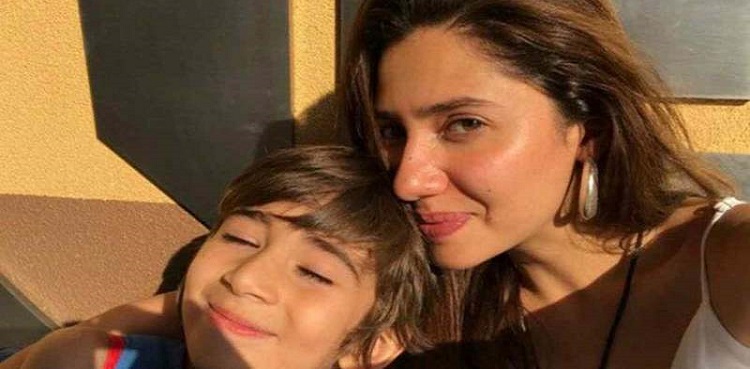 mahira khan vacation viral video