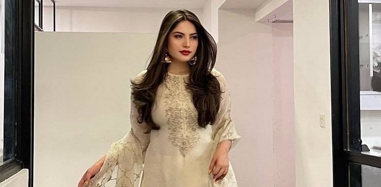 neelam muneer viral instagram pictures