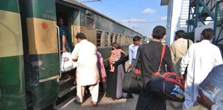 passenger train, train accident, Pakistan Express