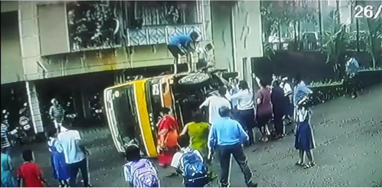 School-bus,-Mumbai