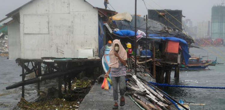Tens of thousands flee, Super Typhoon Man-yi, Philippines