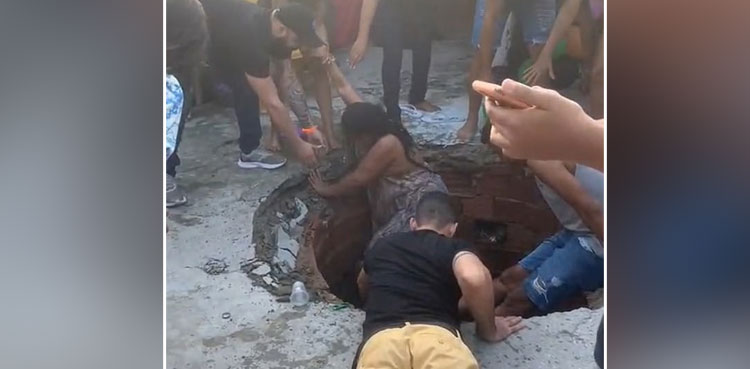 women, dance, dancing, birthday party, sinkhole