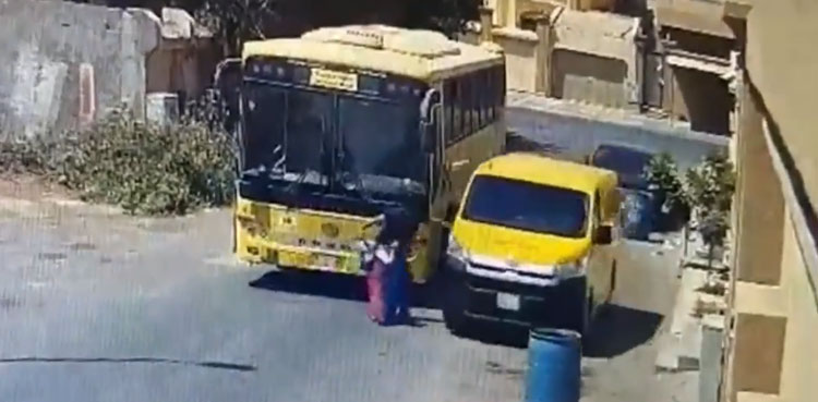 overtaking bus, yellow van, Saudi Arabia, Bus
