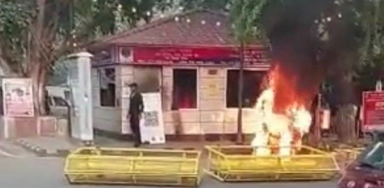 bike on fire, food delivery man, video, viral