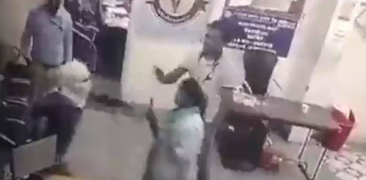 viral video, robbery, bank, bank robbery, Female bank employee