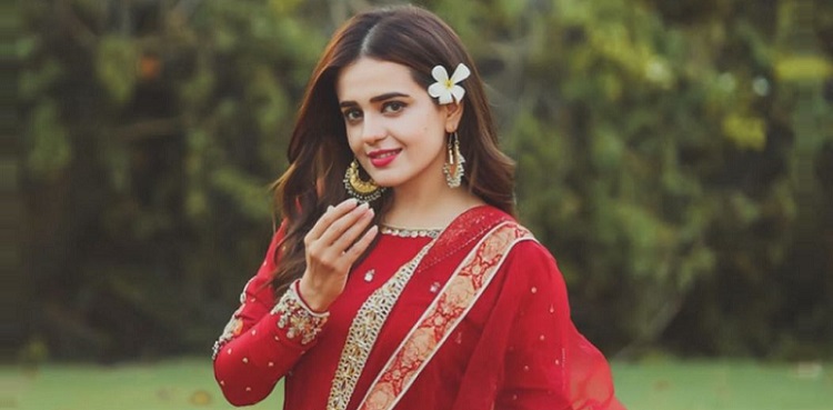 sumbul iqbal khan viral instagram pictures