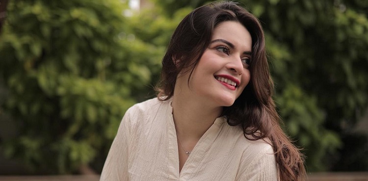 minal khan viral instagram pictures