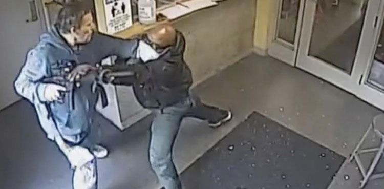 clip, security guard, gunman, clinic, viral video, viral, video