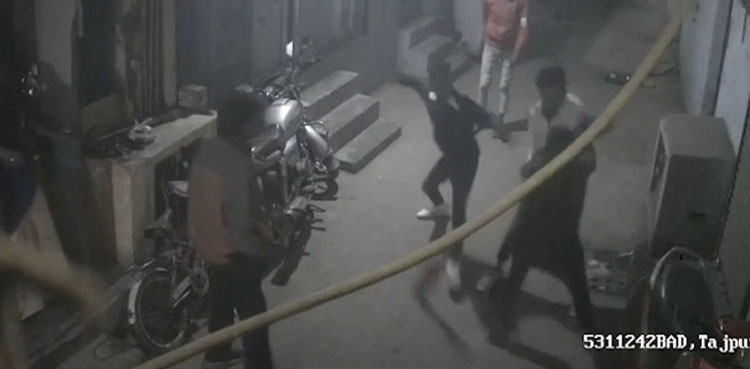 VIRAL CCTV, Man stabbed, criminals,