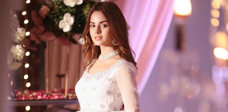 komal meer viral instagram pictures
