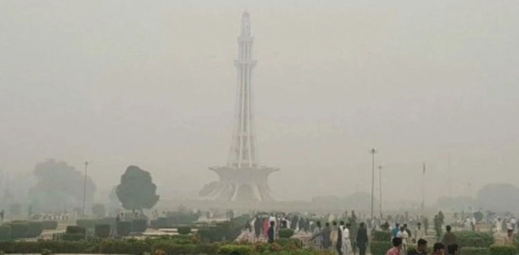 Smog engulfs Punjab, Lahore AQI 824