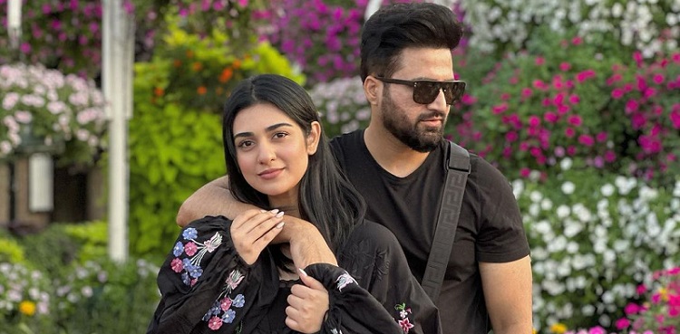 sarah khan falak shabir viral pictures