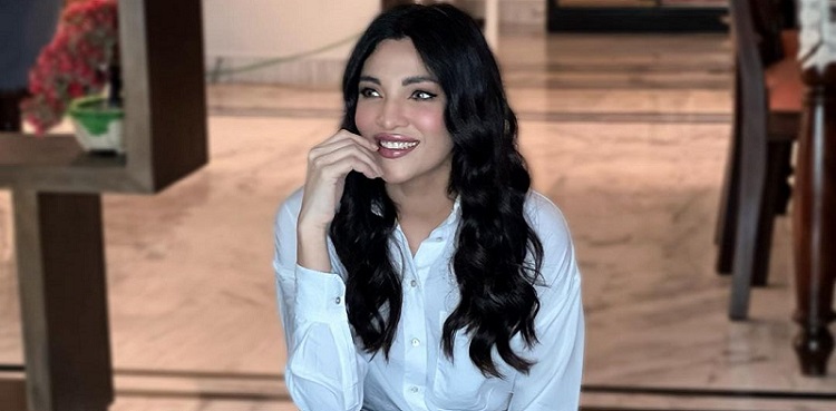 zhalay sarhadi viral instagram reel