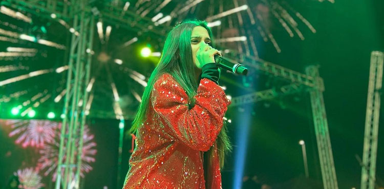 Aima Baig, Singer, Mujhay Tum Nazar Say, Video
