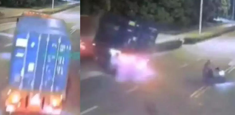 Biker escaped accident, Viral video, Biker narrowly escapes accident