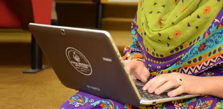 laptop scheme, university students, federal government