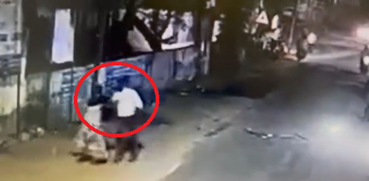 VIRAL video, Man stabs wife, busy road,