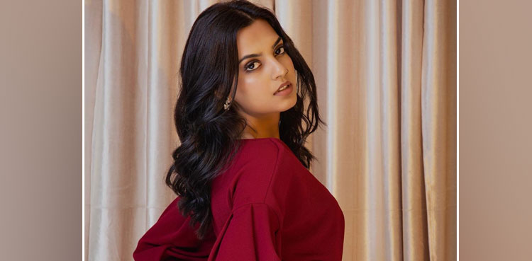 Janice Tessa, Bollywood, Zara Zara Behekta Hai, Rehna Hai Tere Dil Mein,