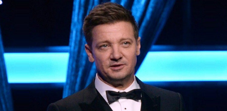 jeremy renner hospitalized