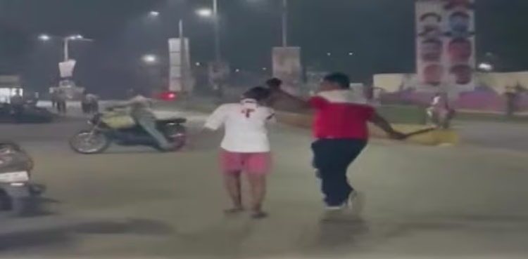 Girl stabbed, dragged road, rejecting marriage proposal