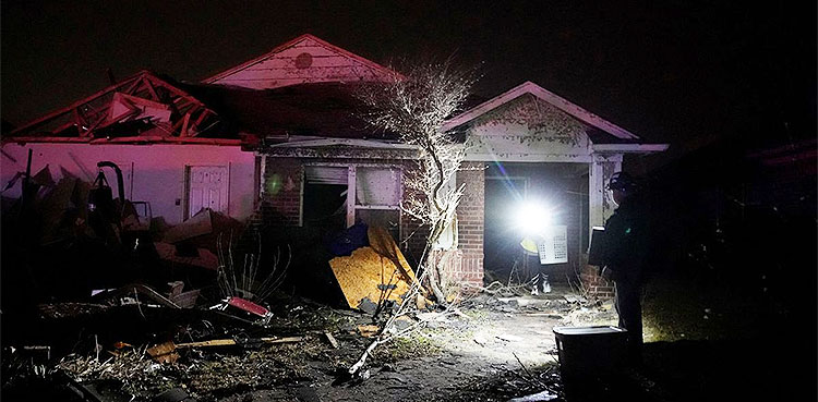 US tornadoes, 40 killed, weekend