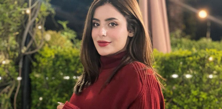 VIRAL: Nida Khan shares her pictures in red sweater
