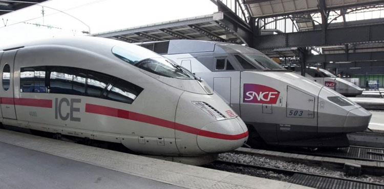 train, high-speed train, baby born, baby, france, france train,