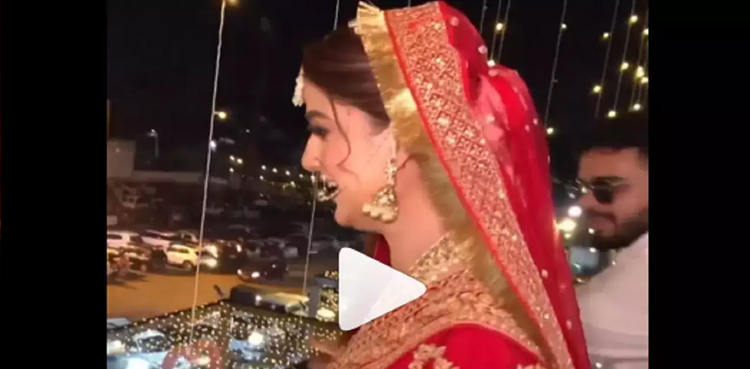 Bride Shouting, Shouting From Balcony
