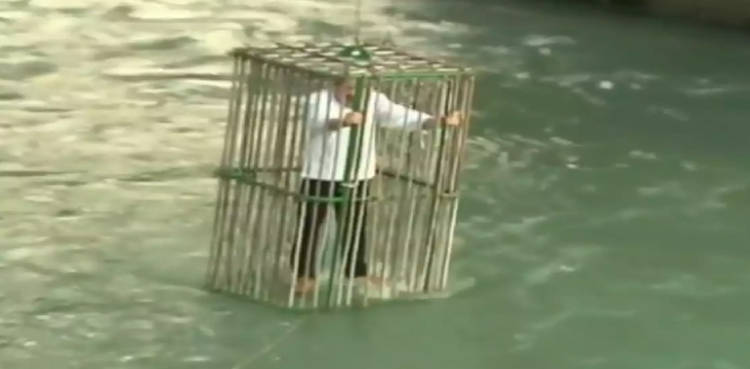 VIRAL, Politicans, put in cage, thrown in river, angry mob