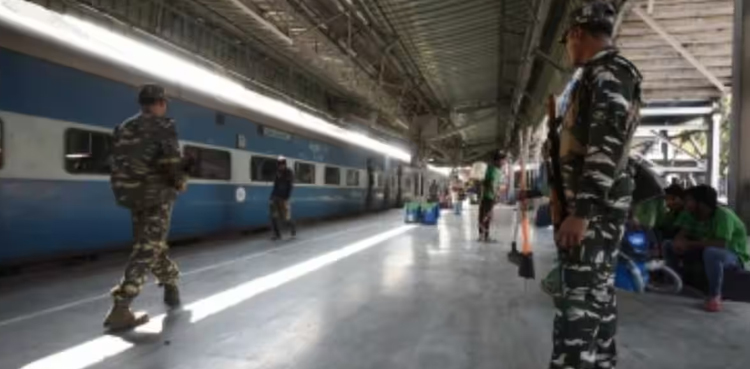 Viral, Cop, saves woman, child, fell, deboarding train
