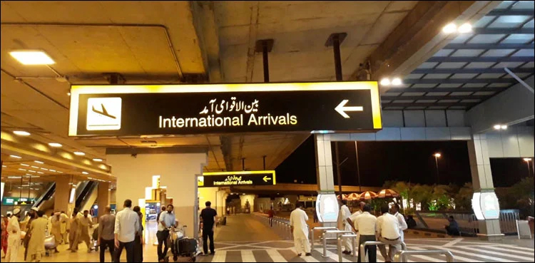 Pakistan Customs, smuggle illegal liquor, mobile phones, Karachi airport