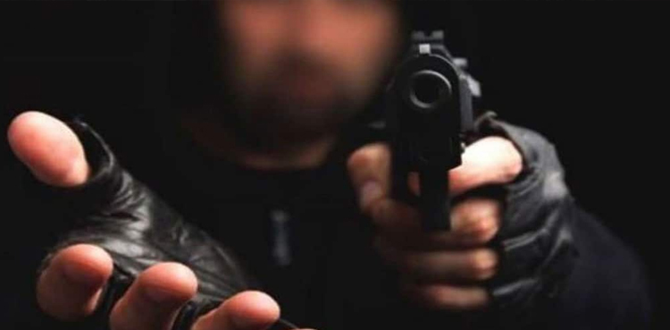 Muzaffargarh, Dacoits, Rs 300000 snatched