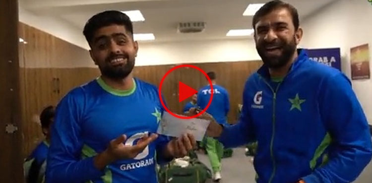 iftikhar ahmed, eidi, gives eidi to, eidul fitr, pakistan team, viral video, viral, video