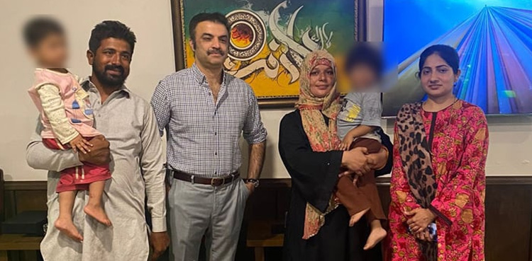 Girls missing from Karachi, recovered, Bushra, Anaya