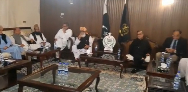 PDM session, Nawaz Sharif, Fazlur Rehman, power show outside SC