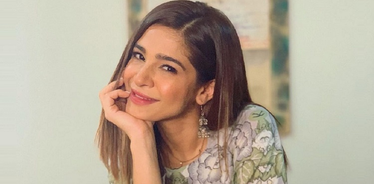 ayesha omar social media