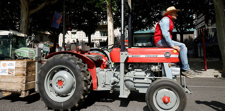 Spain Outdoor Working