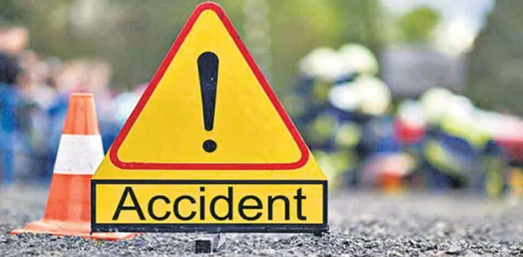 vehicle overturned, Vehari