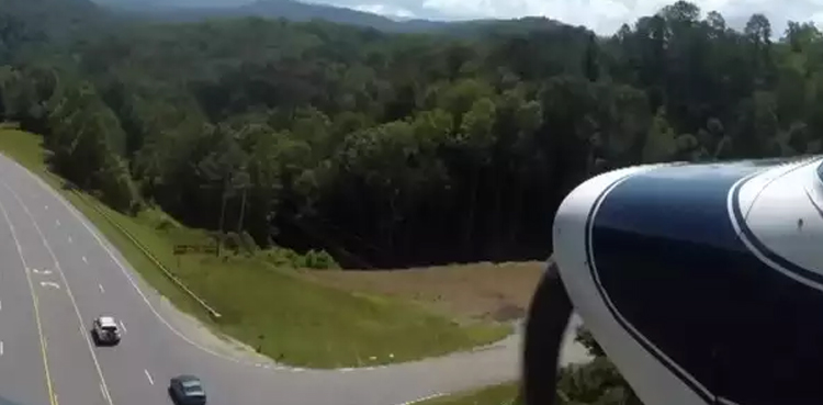 Viral video, emergency landing on highway