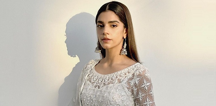sanam saeed viral pictures