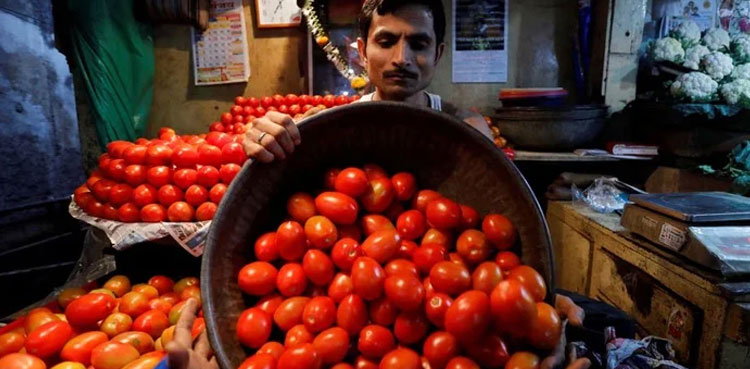 Vegetable shopkeeper, bouncers tomatoes