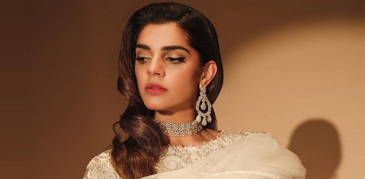 sanam saeed viral pictures