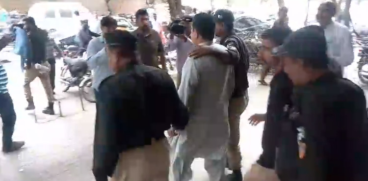 PIA privatization, Police arrests, two union officials, Karachi