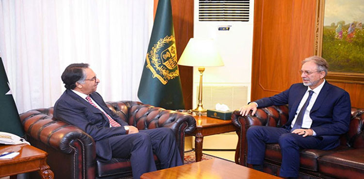 Caretaker FM, Turkiye, Kuwait envoys discuss bilateral ties