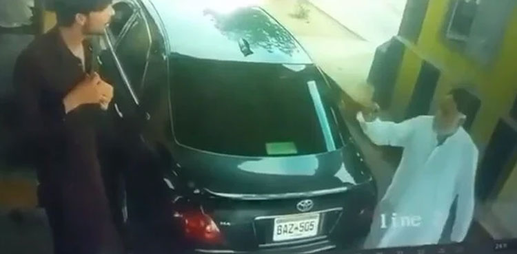 Karachi toll plaza, man opens fire, toll plaza employee
