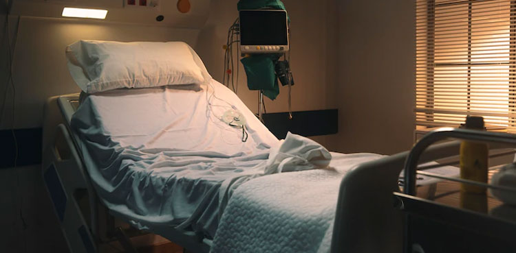 Paralyzed woman torture, caregiver tortures paralyzed woman
